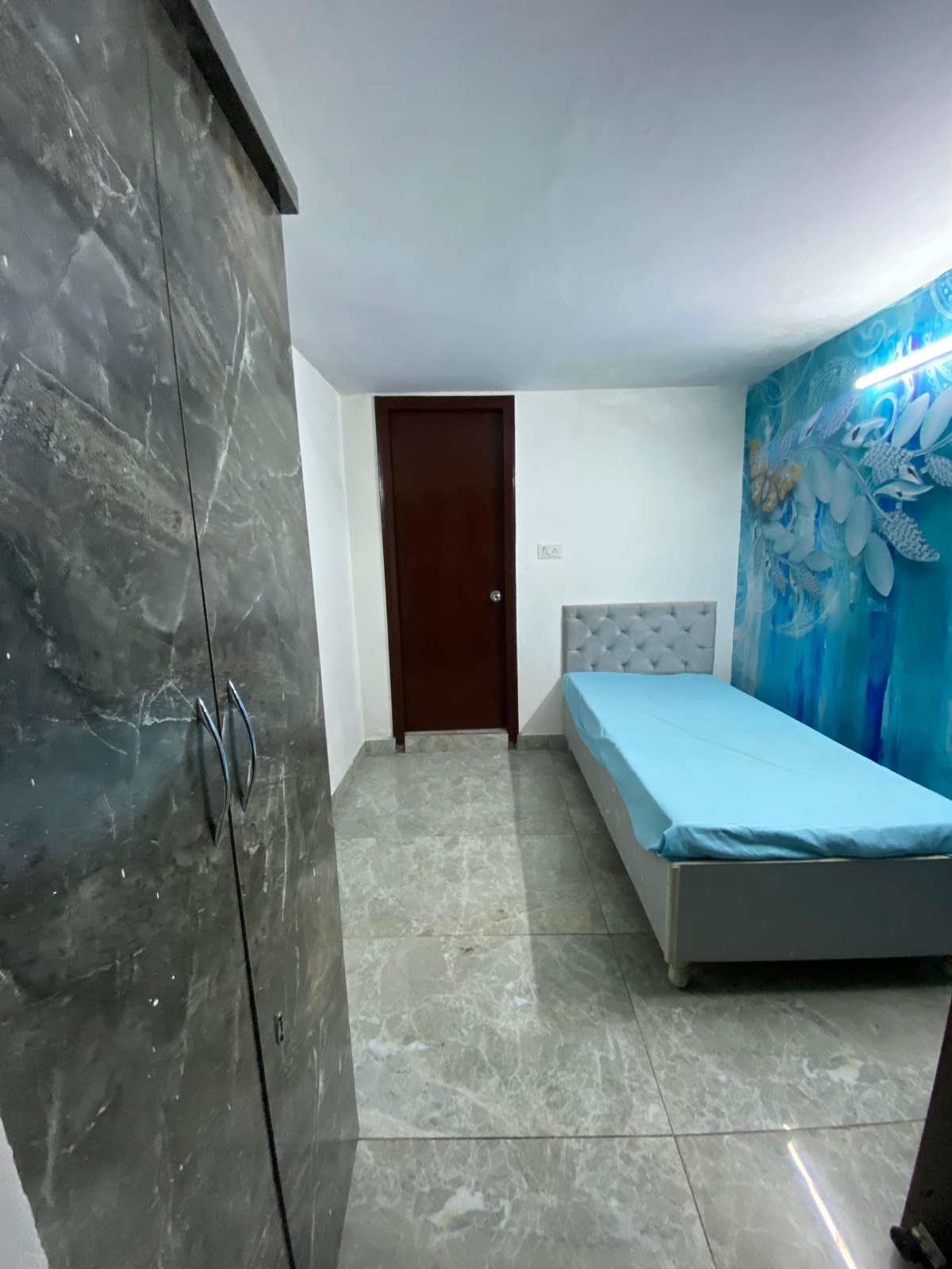 Single occupancy room with wardrobe