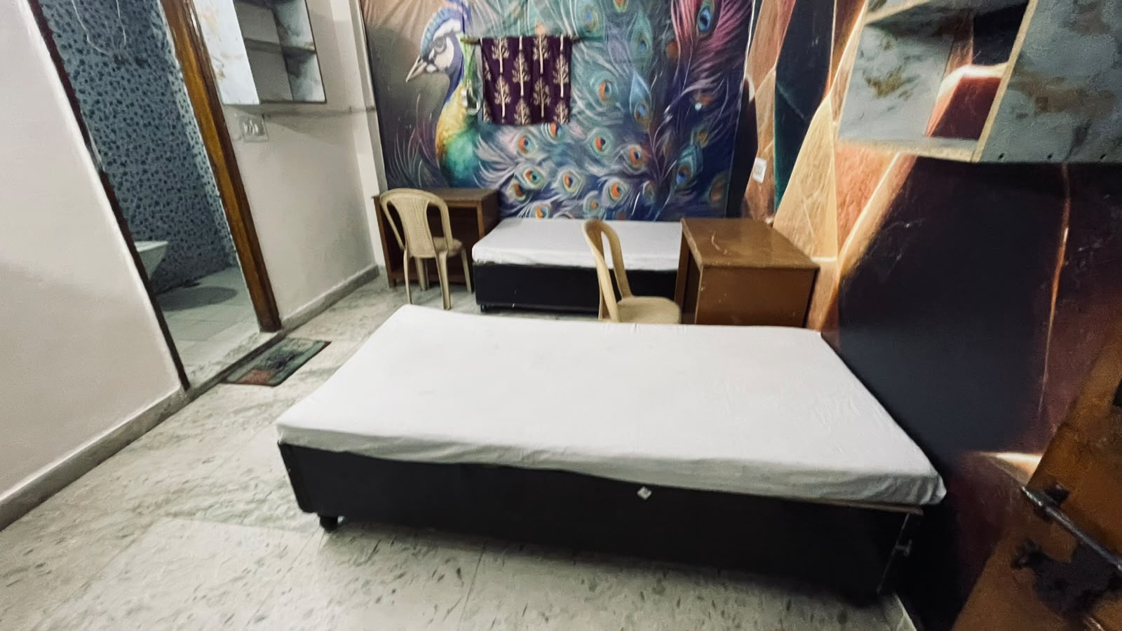 Single occupancy room with attached washroom